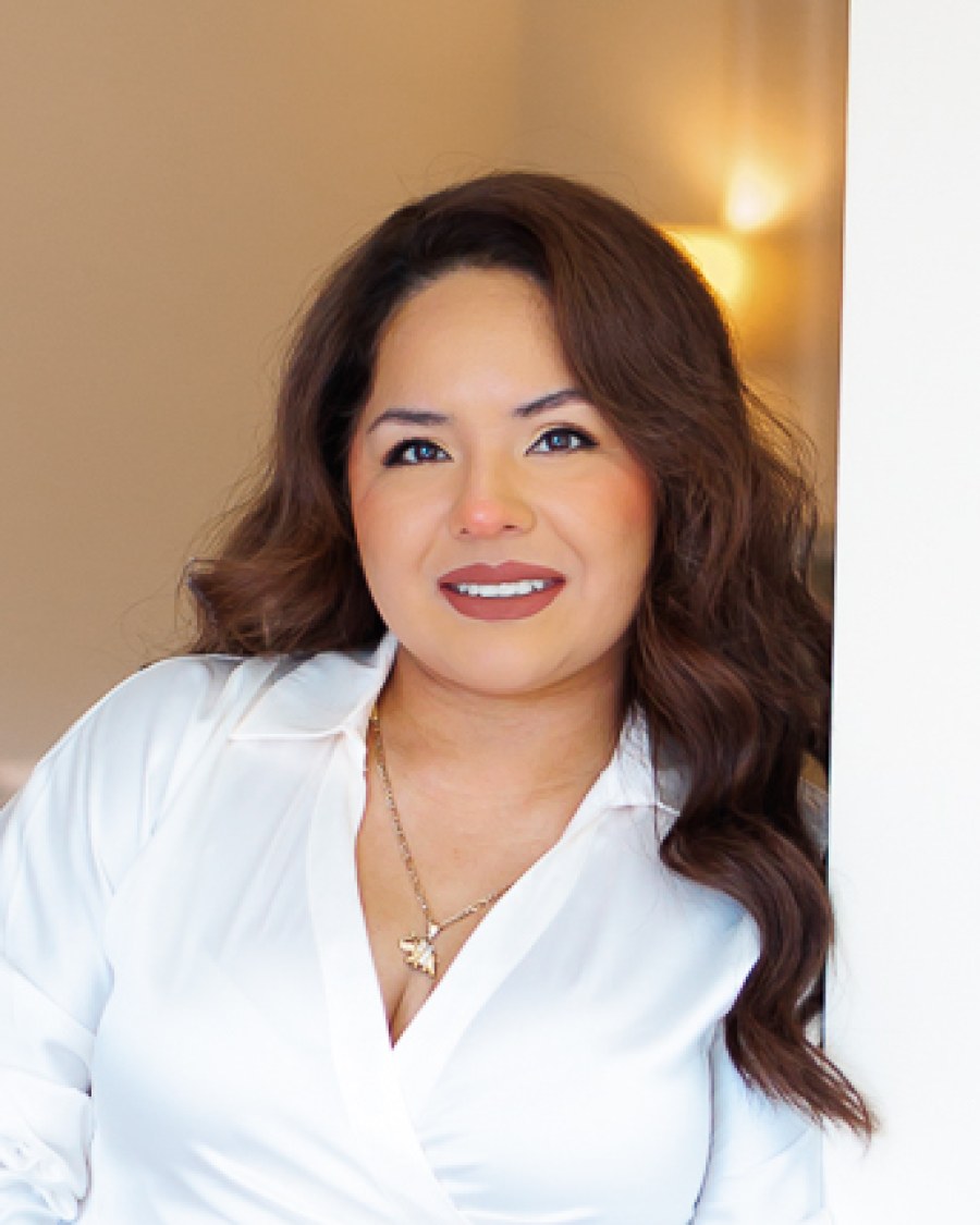 Aleida Galvan, especialista bilingüe del equipo Oliver White